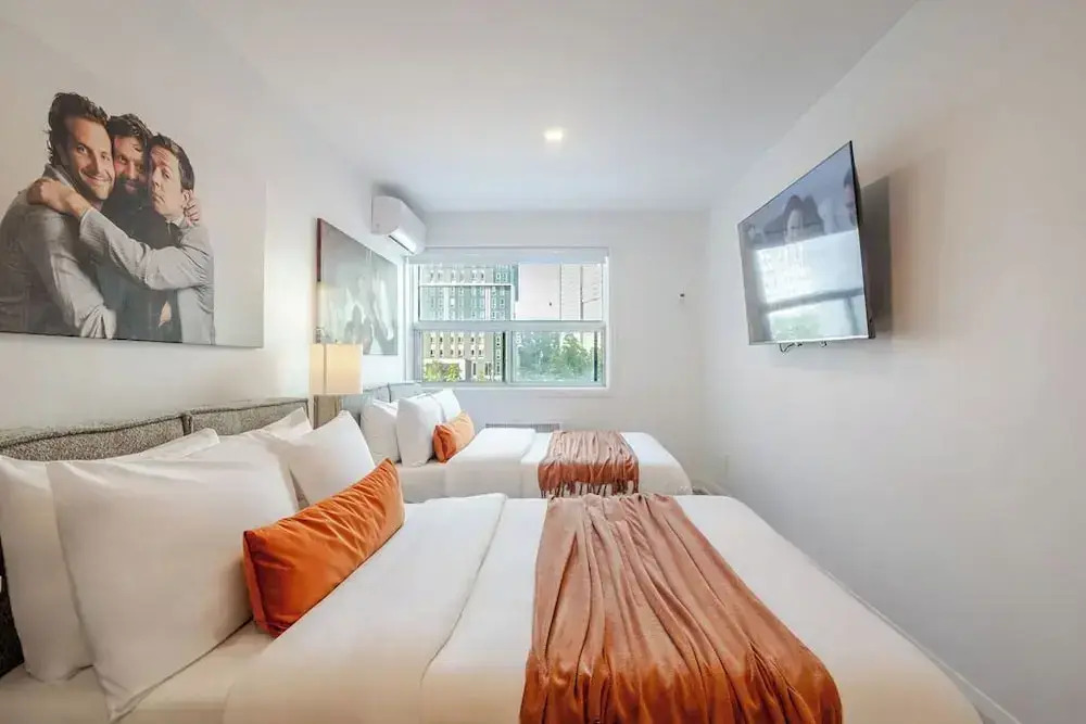 Theatre Hotel by Lodgo