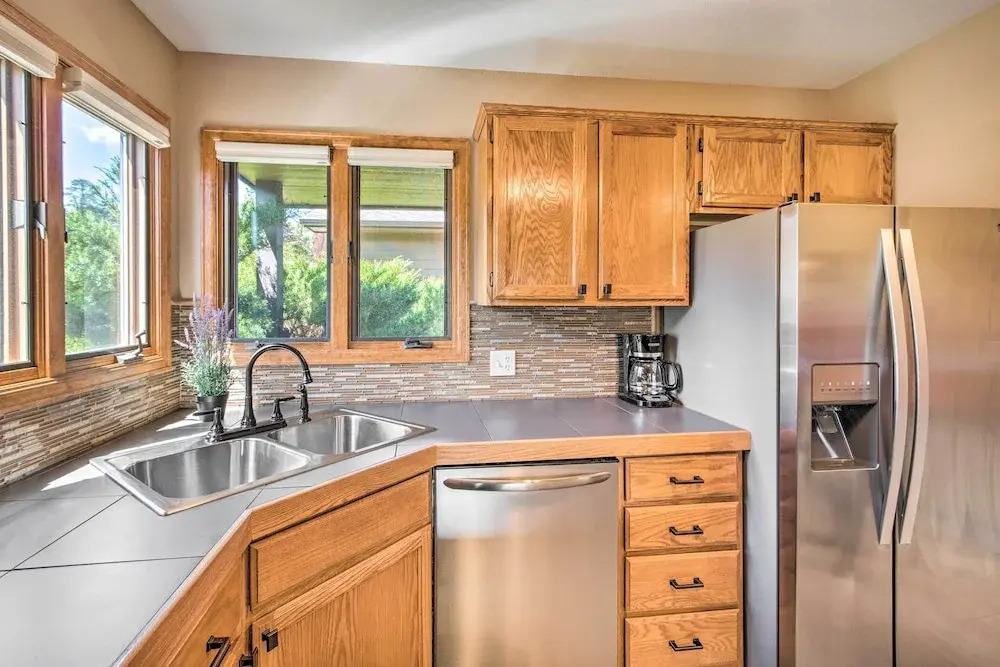 Fireplace & Mtn Views: Estes Park Home w/ Deck!