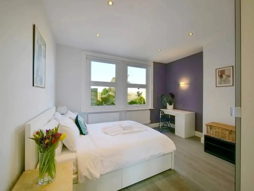 Apt w Garden Oasis in Finchley