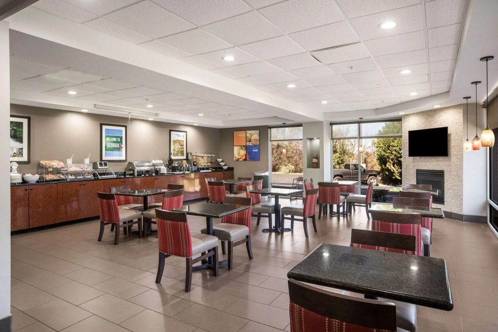 Comfort Suites Forsyth near I-75