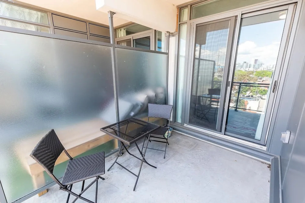 Stunning New 1BR Suite Trendy Queen West