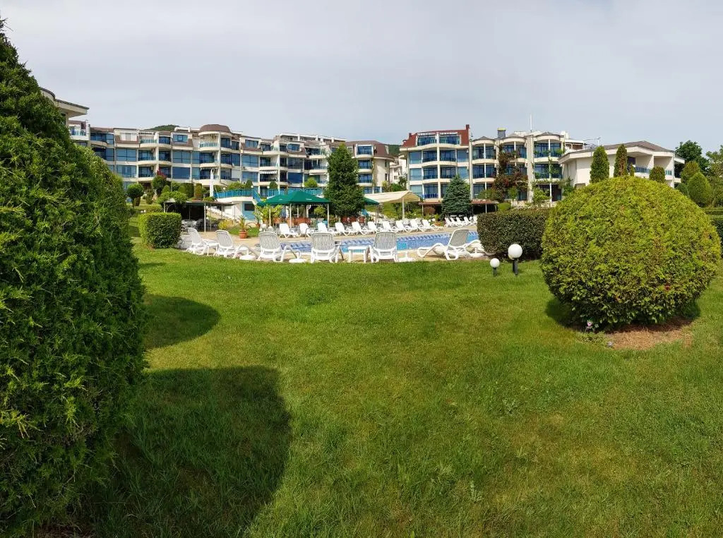 Riviera Complex 6