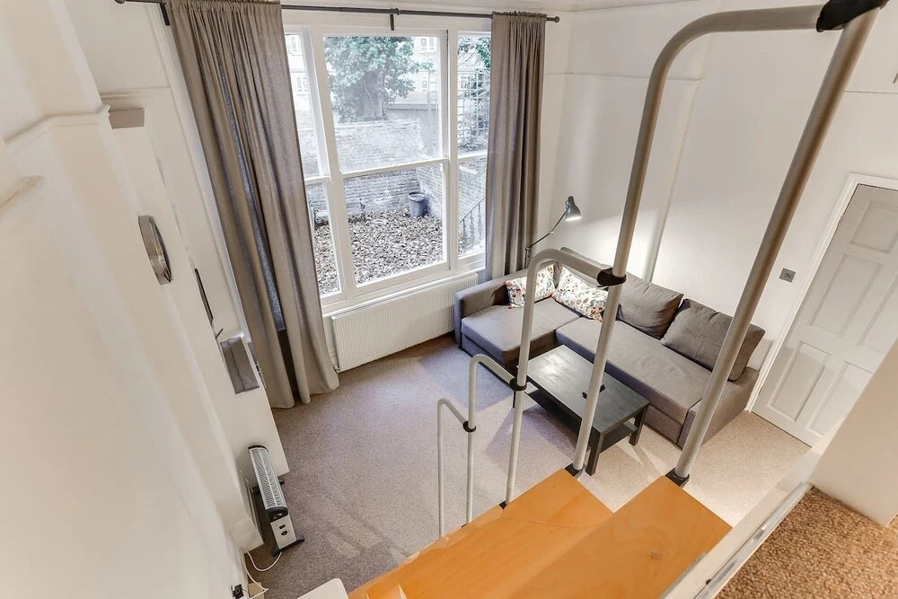Bright 1BR in Earls' Court W/patio