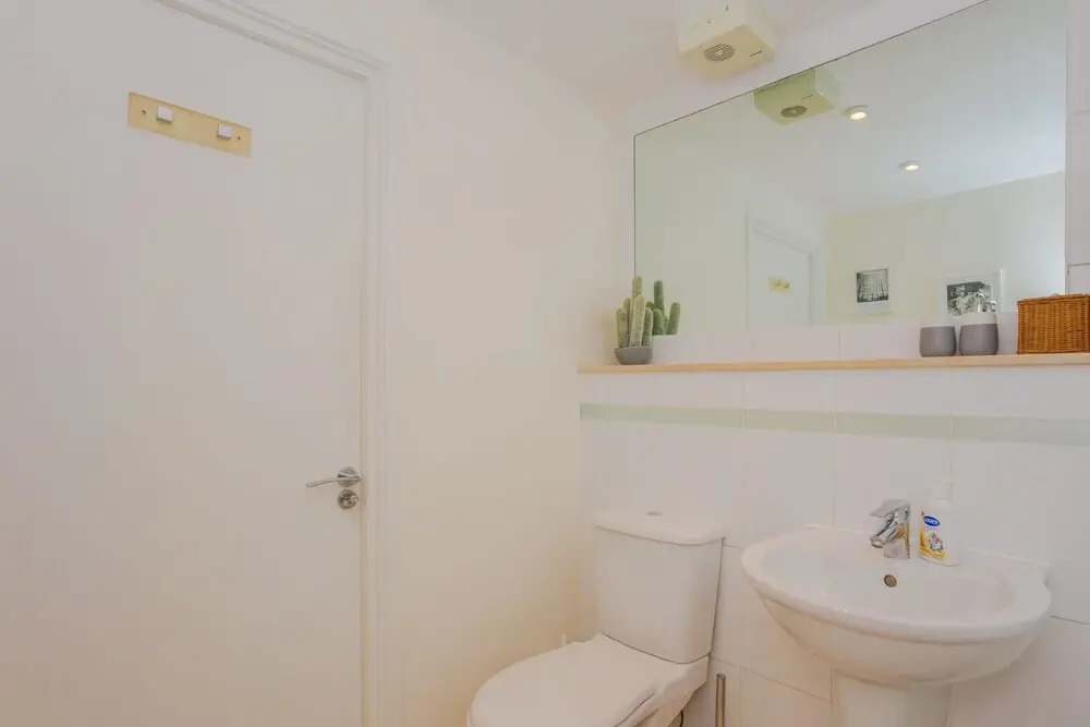 Warm 1 Bedroom Apartment with Balcony