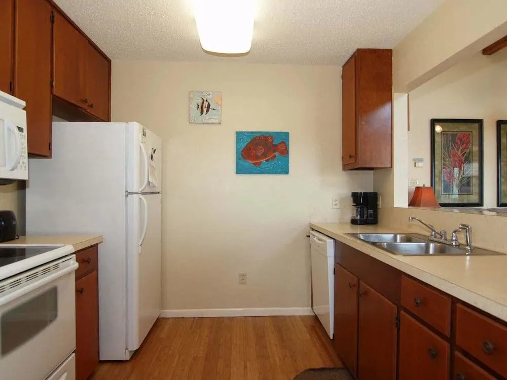 Pelican s Place LCV23