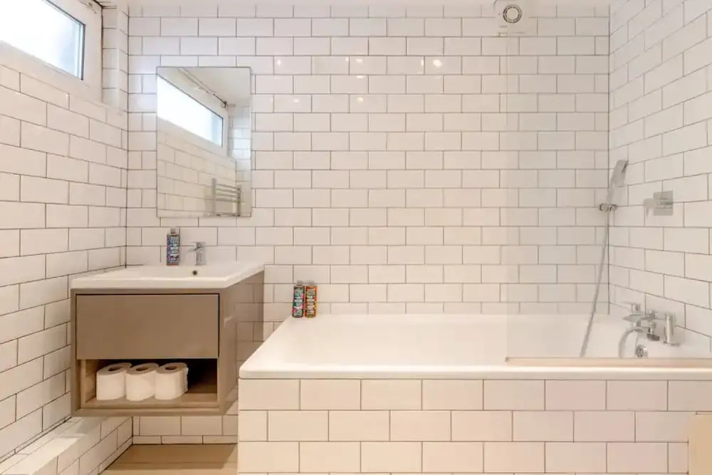Spacious 1 Bedroom Apartment in Vibrant Angel