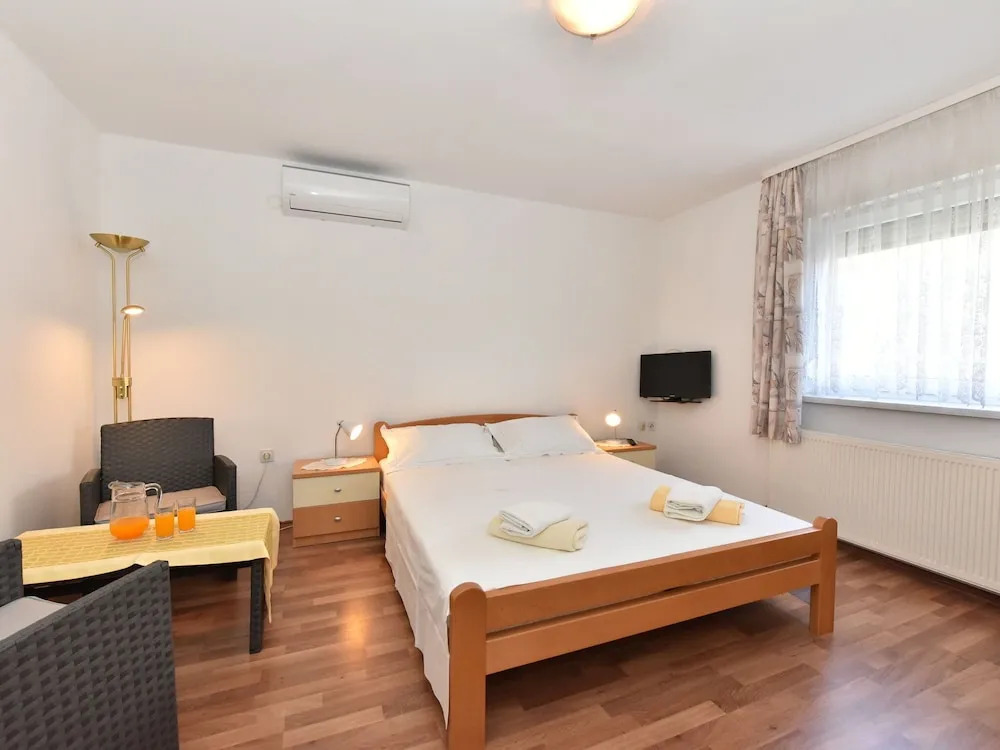 Traditional Apartment in Zadar with Garden