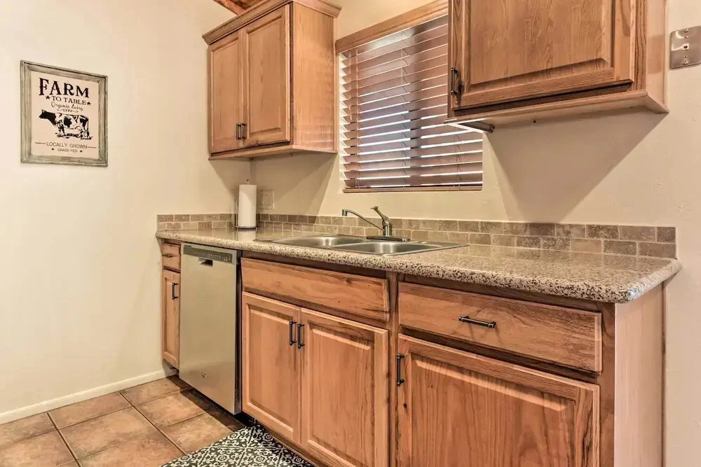 Fenced Yards! Quiet 2-unit Combo in Tucson