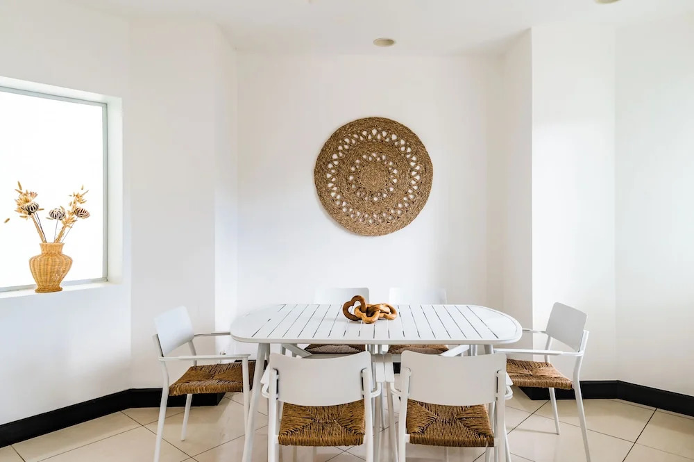 mVillas - Luxury 2Bed 2Bath Condo w Pool
