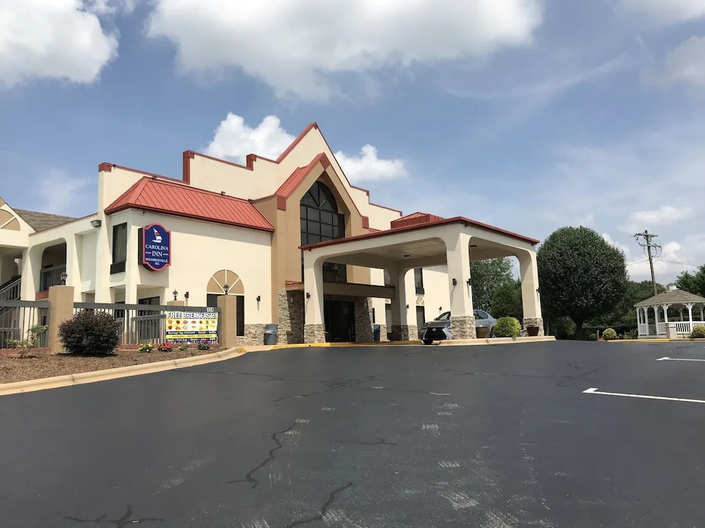 Carolina Inn & Suites at Lake Norman