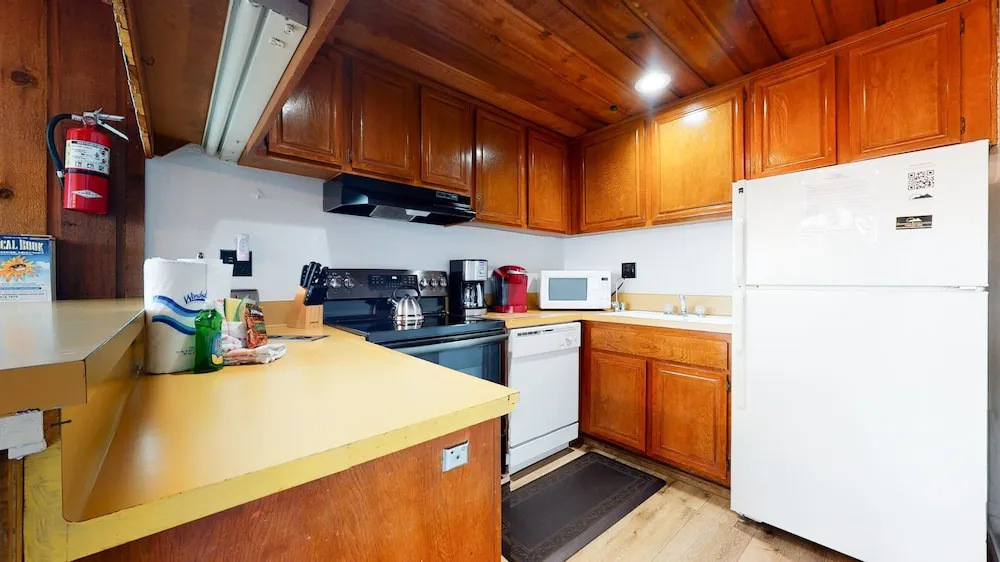 Val DIsere 35 Spacious Condo, Balcony with BBQ , Walk To The Village by RedAwning