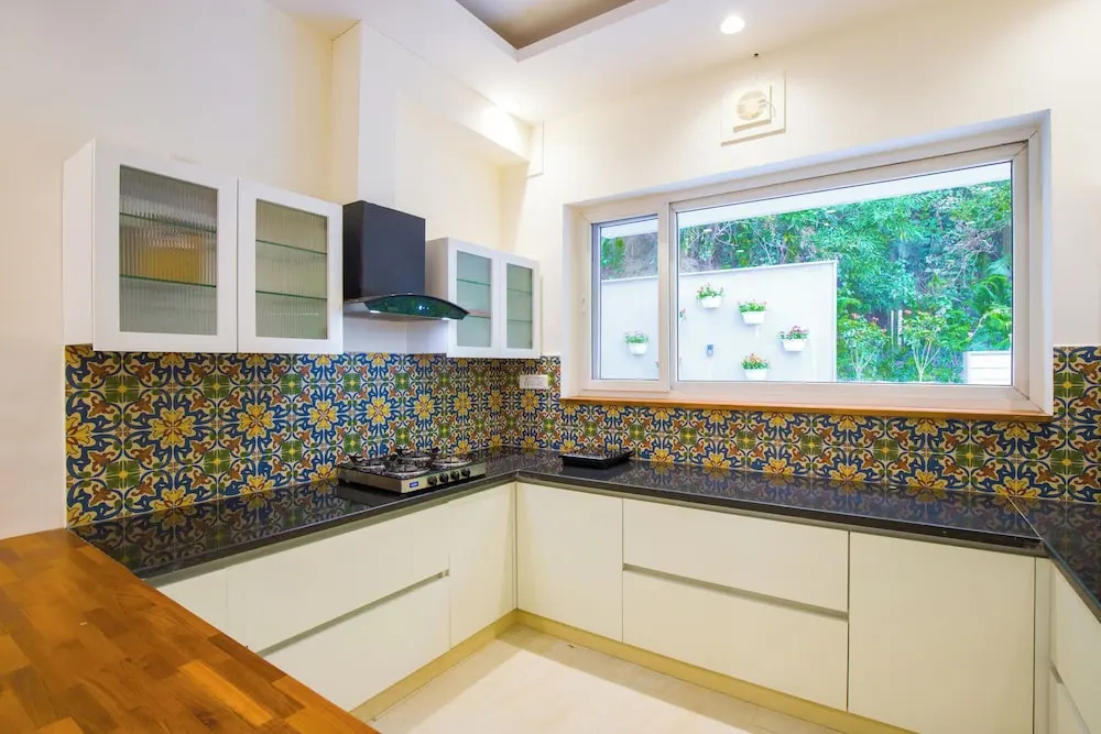 ELIVAAS Serenita Abode Tranquil Escape