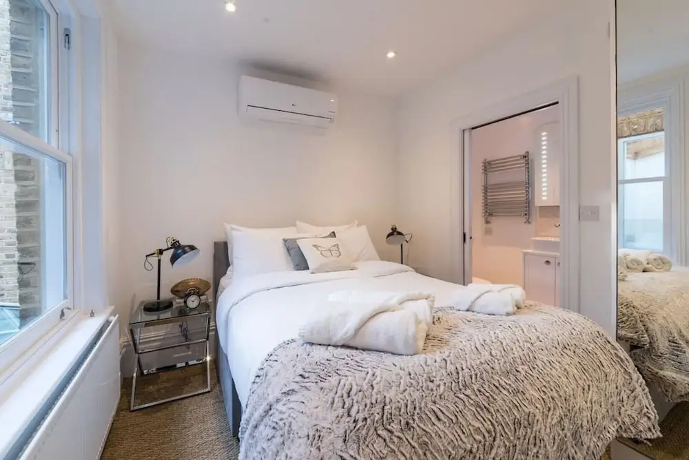 Fulham 2-bed Apt w/ South Terrace Near Tube