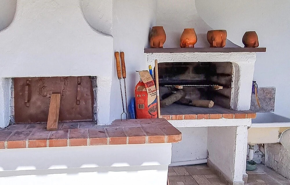 Stunning Home in Ricadi With Wifi, 7 Bedrooms and Outdoor Swimming Pool