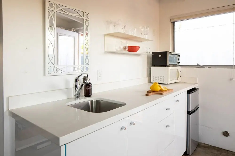 The Wesley Suite 1 by Avantstay Retro & Spacious Studio w/ Kitchenette ADA Accessible