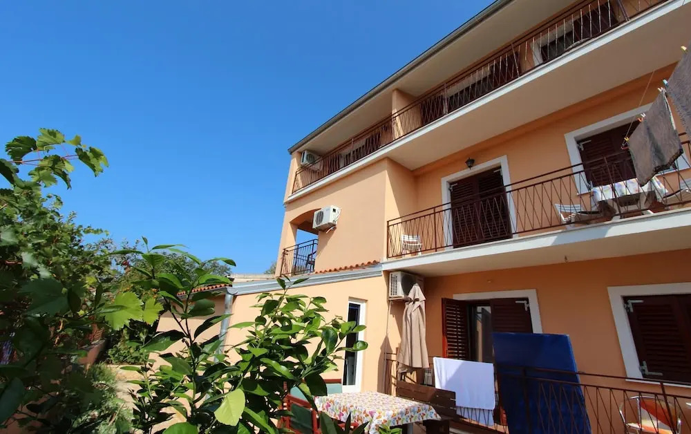 Villa Nikola One-bedroom Apartment With Terrace