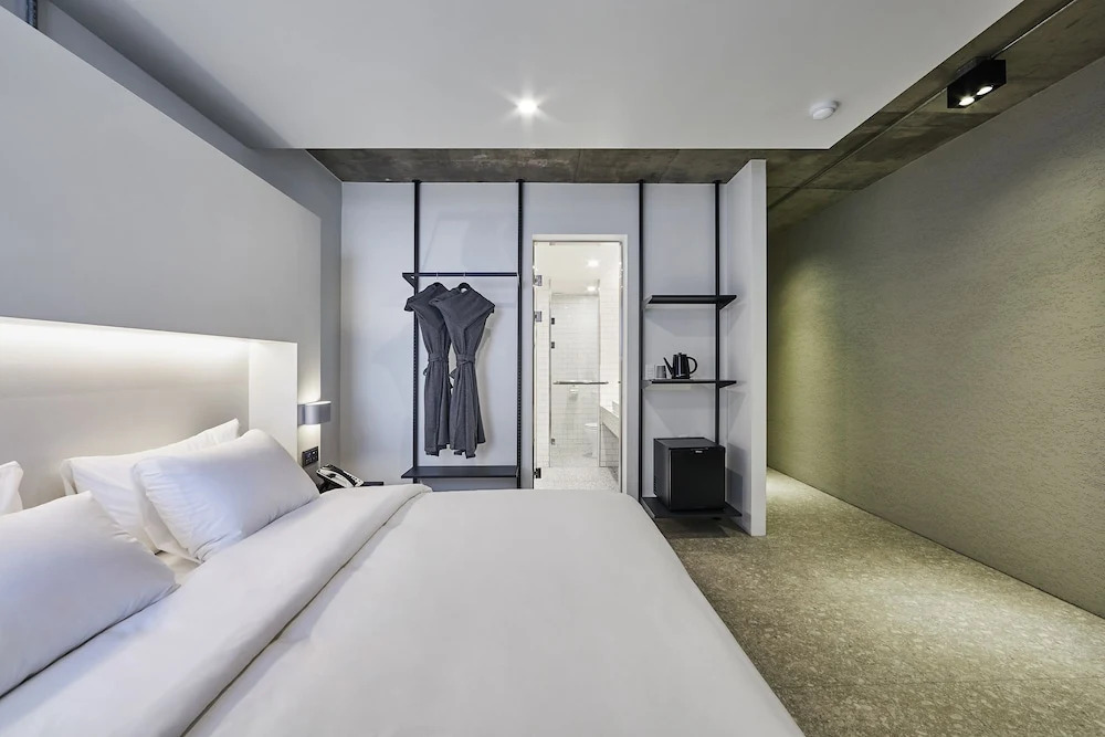 Hotel Intro