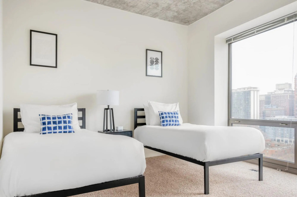 Chicago | Alluring 2BD/2BA South Loop Apartment