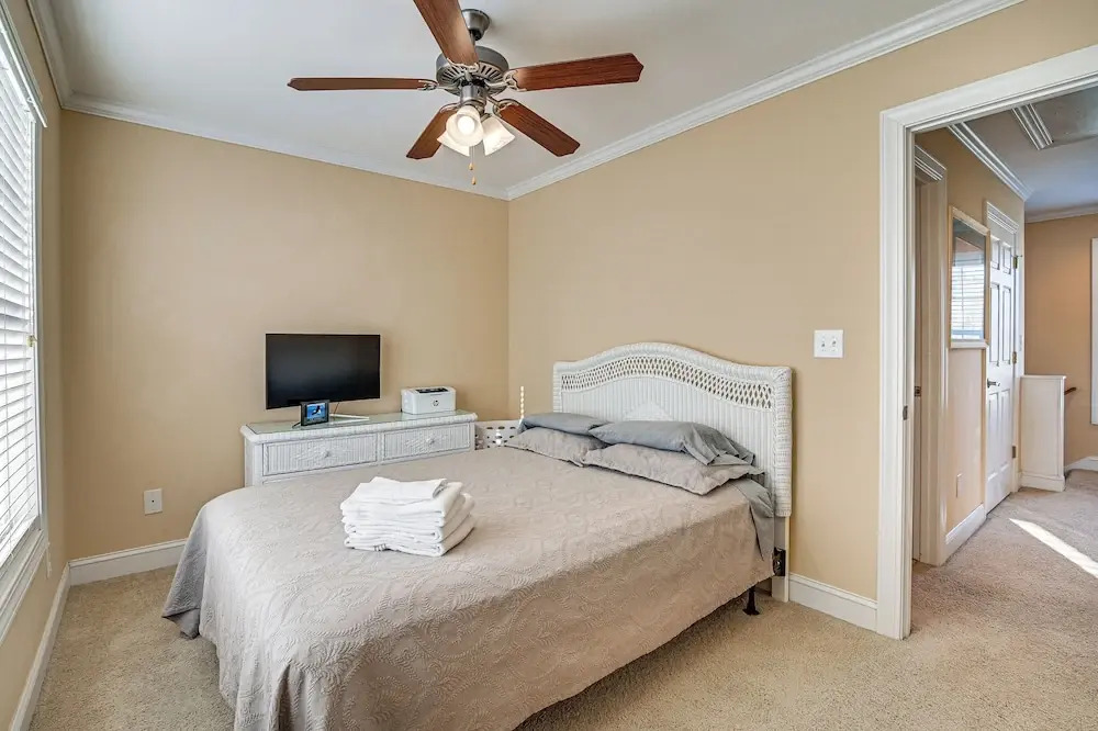 Spacious Murrells Inlet Home - Walk to Beach!