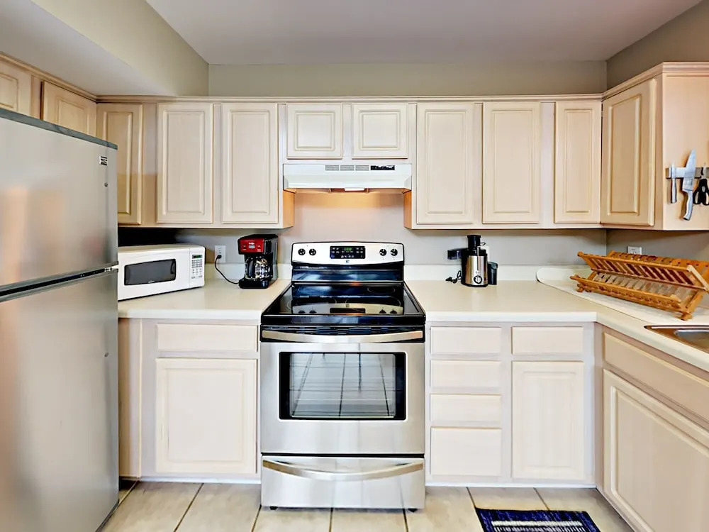 6917 Palmetto Dr Home 3 Bedrooms 2 Bathrooms Home