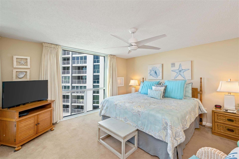 Shoreline Towers 1055 2 Bedroom Condo