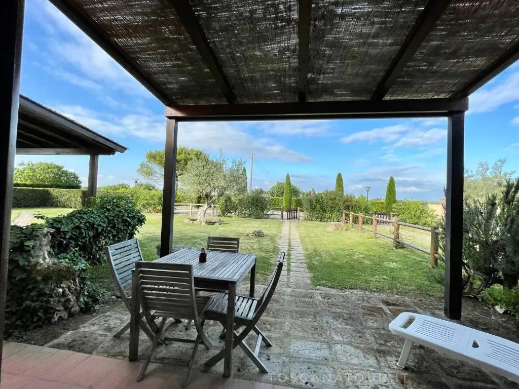 Casa "Ale" con piscina comune e bellissimo giardino a 5 minuti dal mare