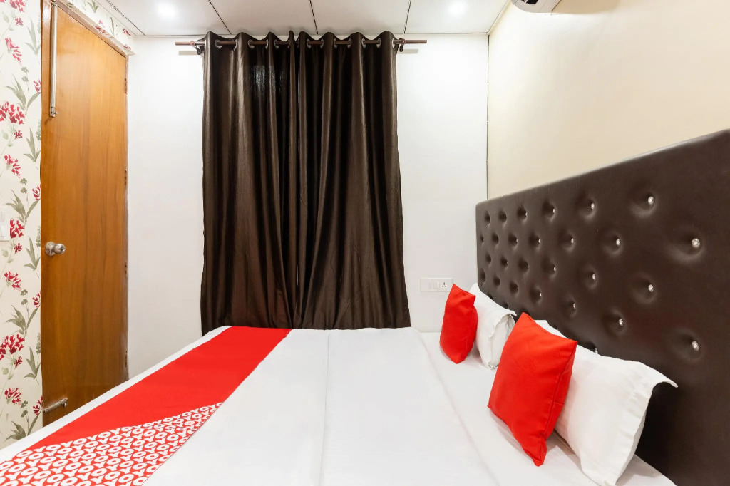 OYO 40649 Hotel Kapoor Residency