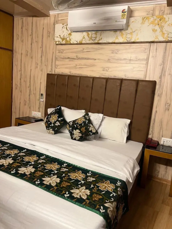 Hotel Golden Palm by Rattan's 1925