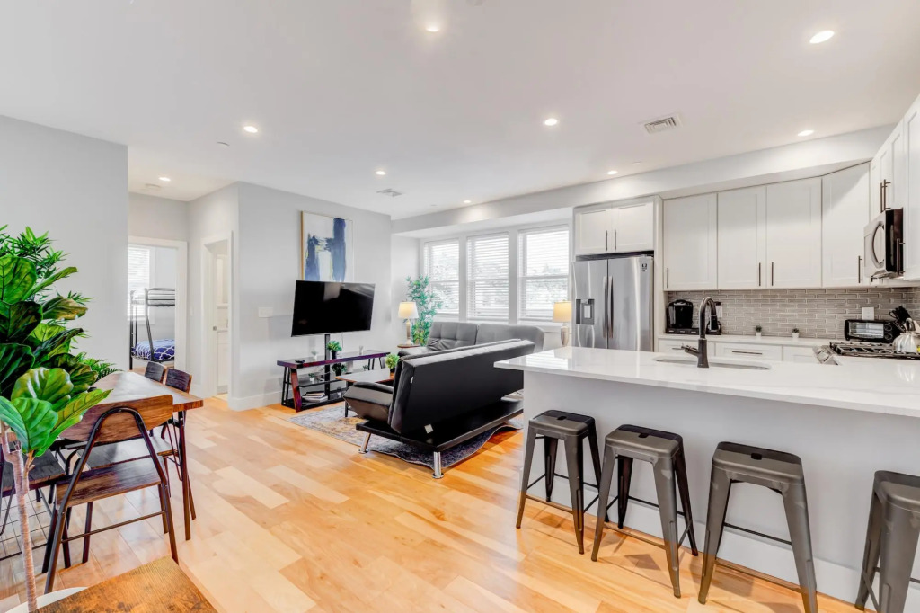 Luxury 3BD/2BA Near Logan Airport and T station