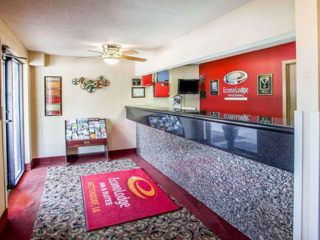 Clarion Pointe Bettendorf - Quad Cities