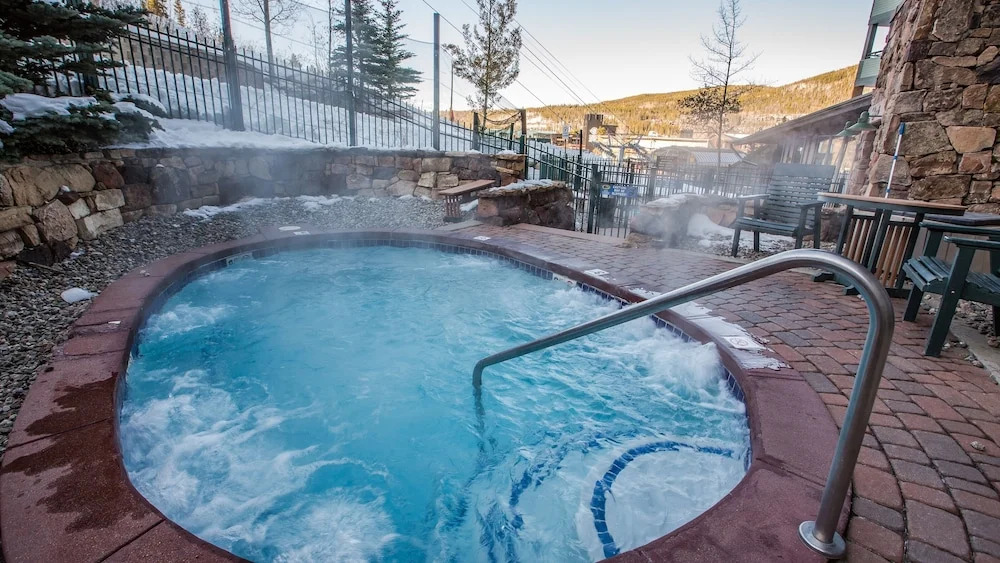 Zephyr Slopeside - 1504 2 Bedroom Condo by RedAwning
