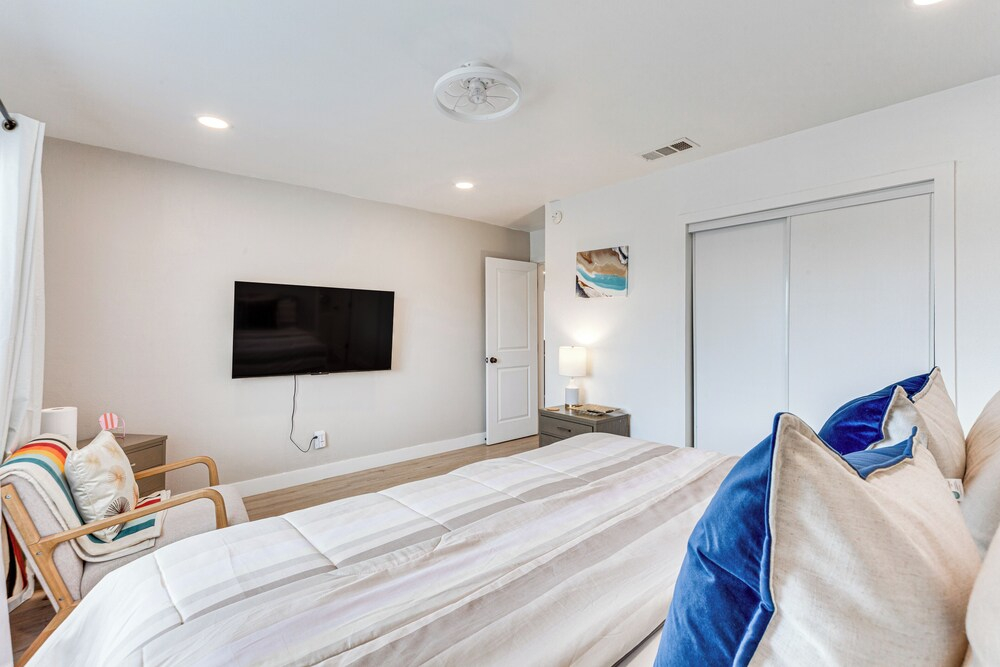 Luxurious Snowbird Haven 3 Mi to Dtwn Palm Springs