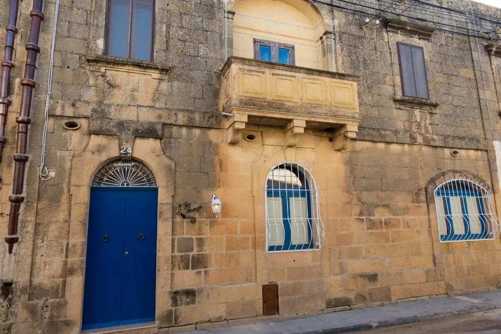 Centre Island Gozitan Farmhouse & Pool - Happy Rentals