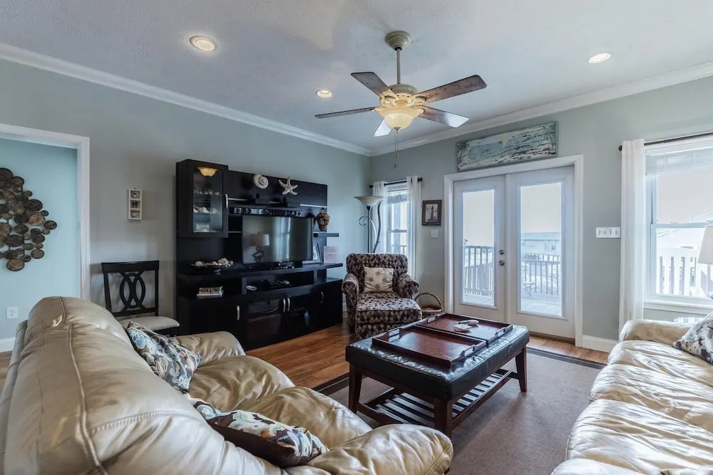 011 Chill Out Dauphin 4 Bedroom Home