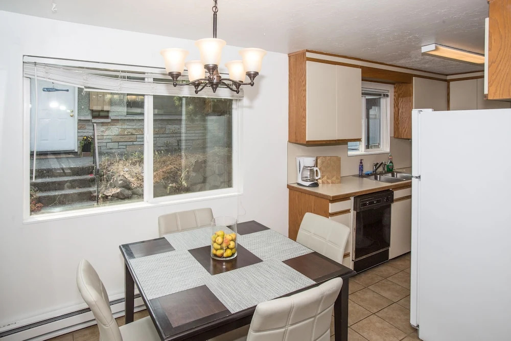 Seattle Skyline Supreme - New Apt - Sleeps 6