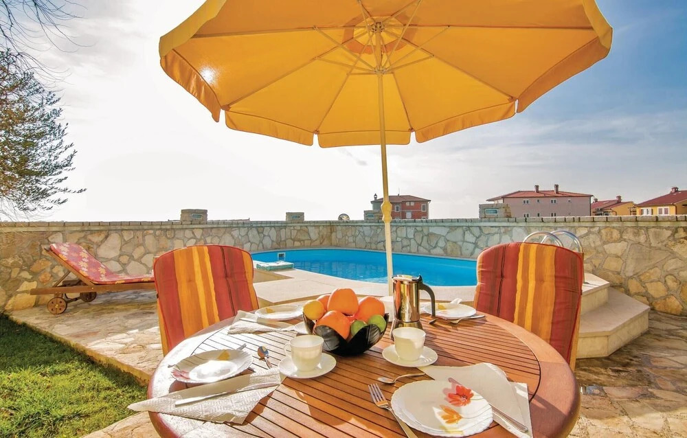 Awesome Home in Vodnjan With 4 Bedrooms, Outdoor Swimming Pool and Wifi