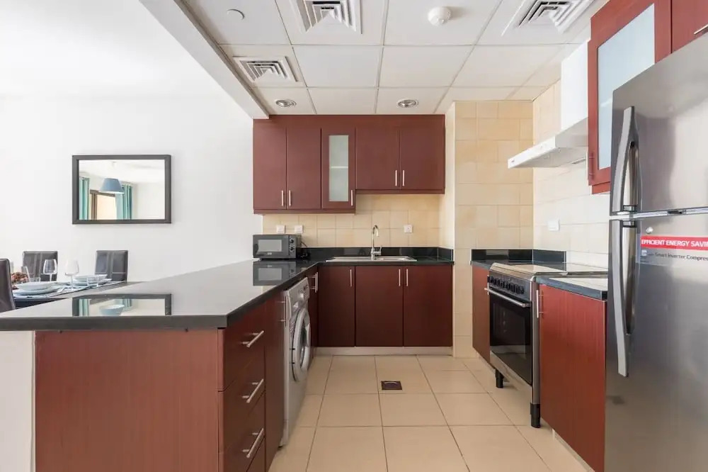 Spacious 1BR 5 minutes to beach