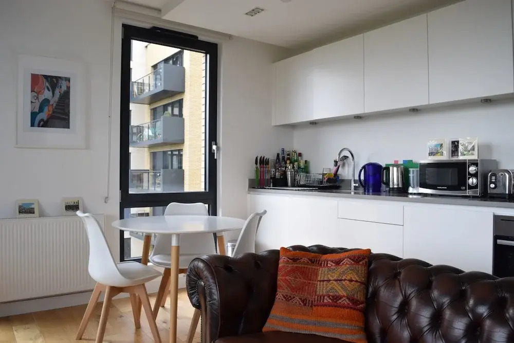 Stylish Flat With A Balcony Over Canal in Bethnal Green