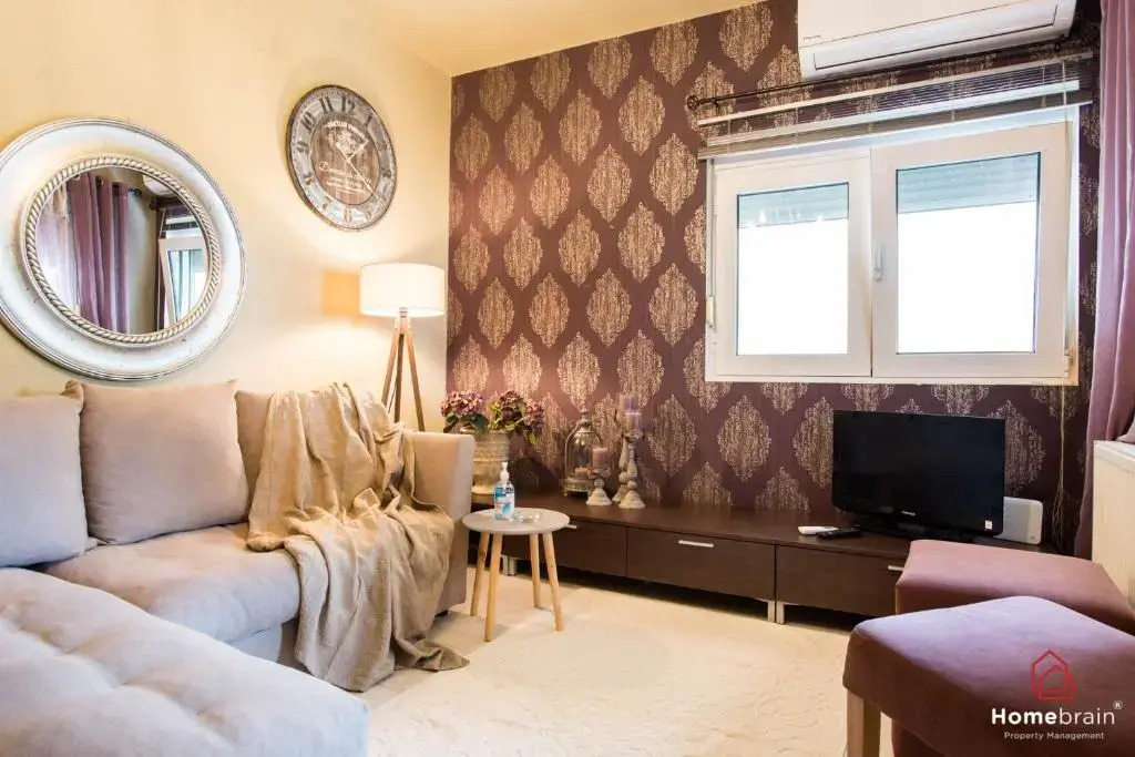 Deluxe Suite By Homebrain