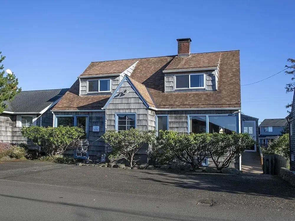 Steve's Getaway 4 Br home by RedAwning