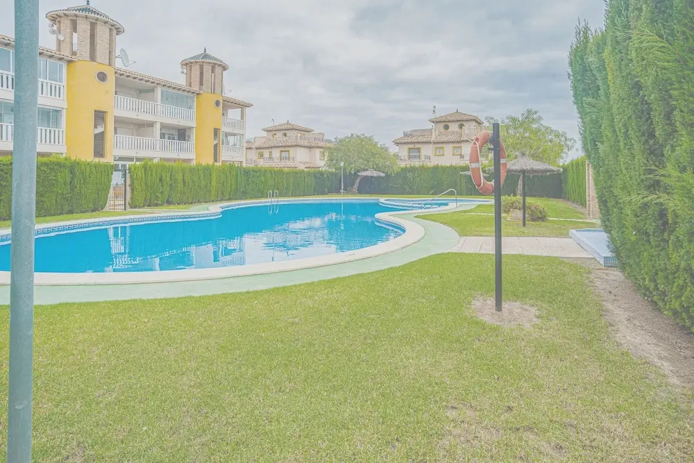 Beautiful 3-bed House With Communal Pool
