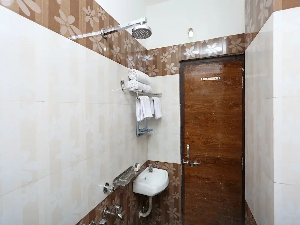 OYO 10190 Hotel Gagan Grant