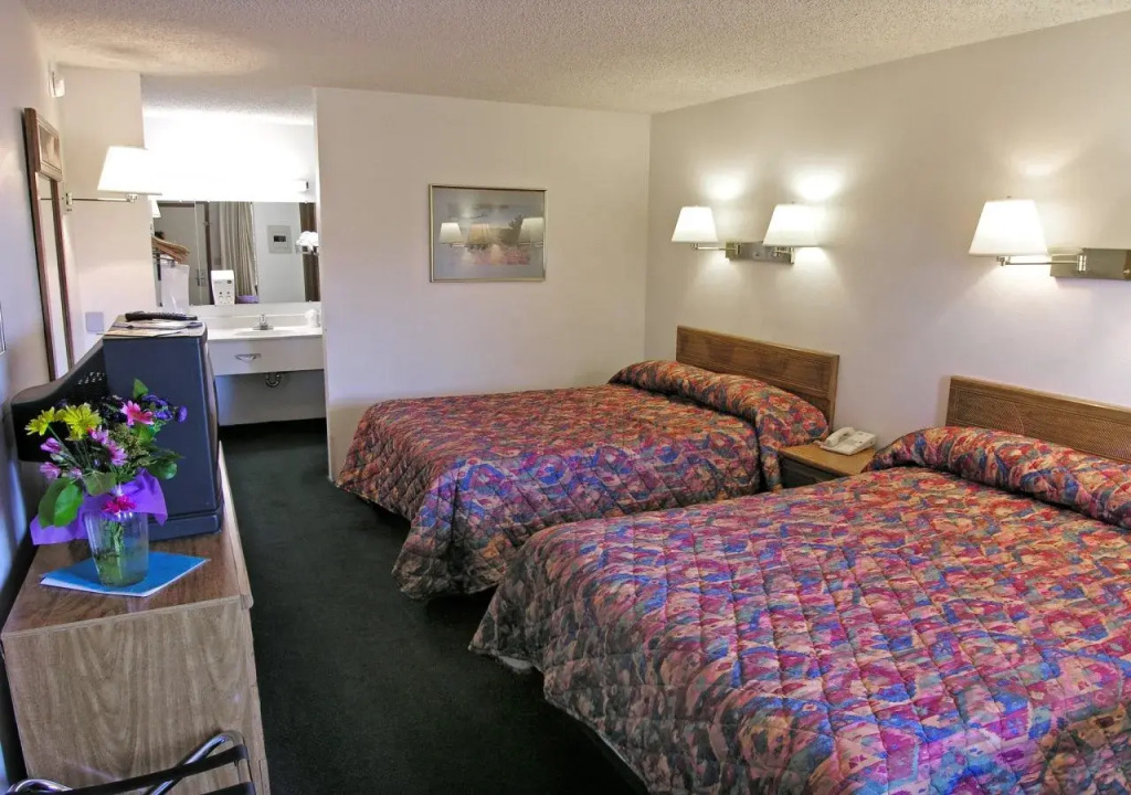 Sundowner Inn Forsyth I 94