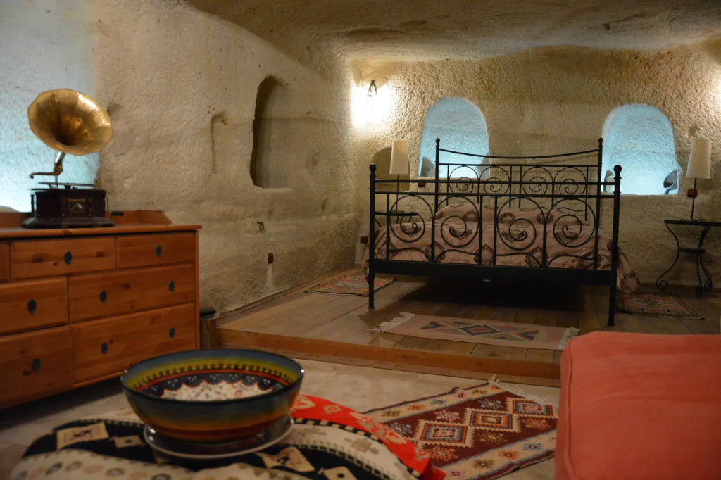 Chelebi Cave House