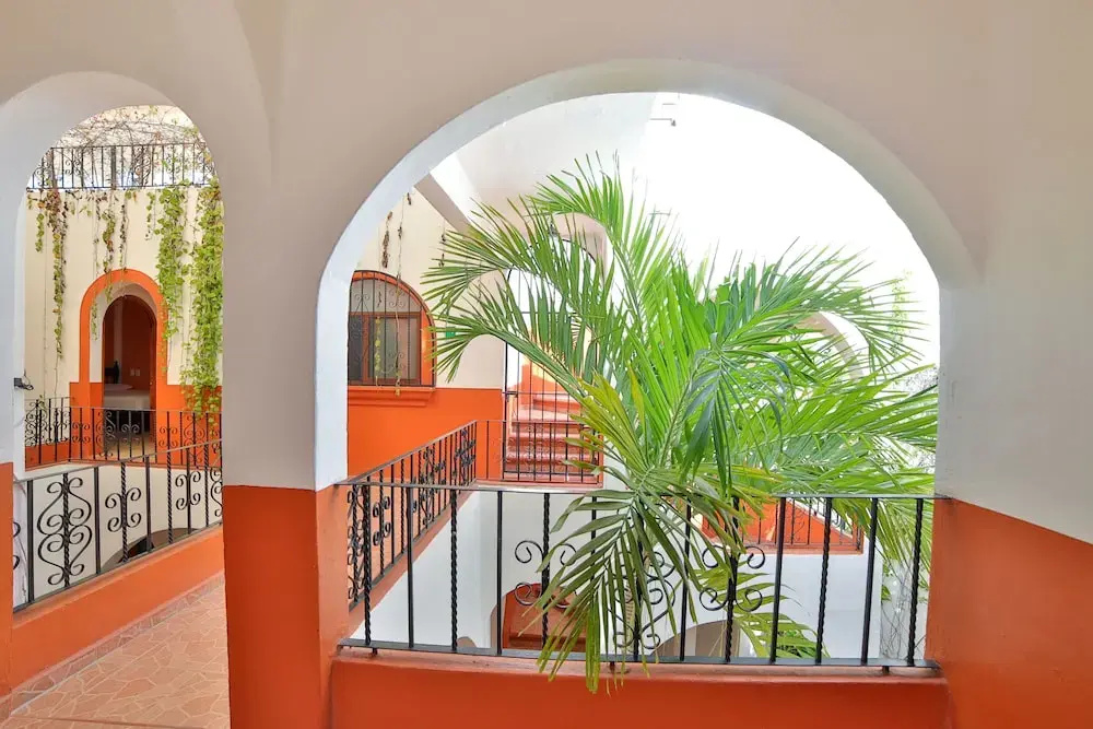 El Patio Hotel & Suite