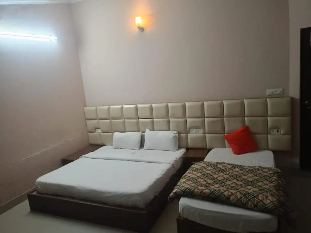 Hotel Queens Pearl Inn