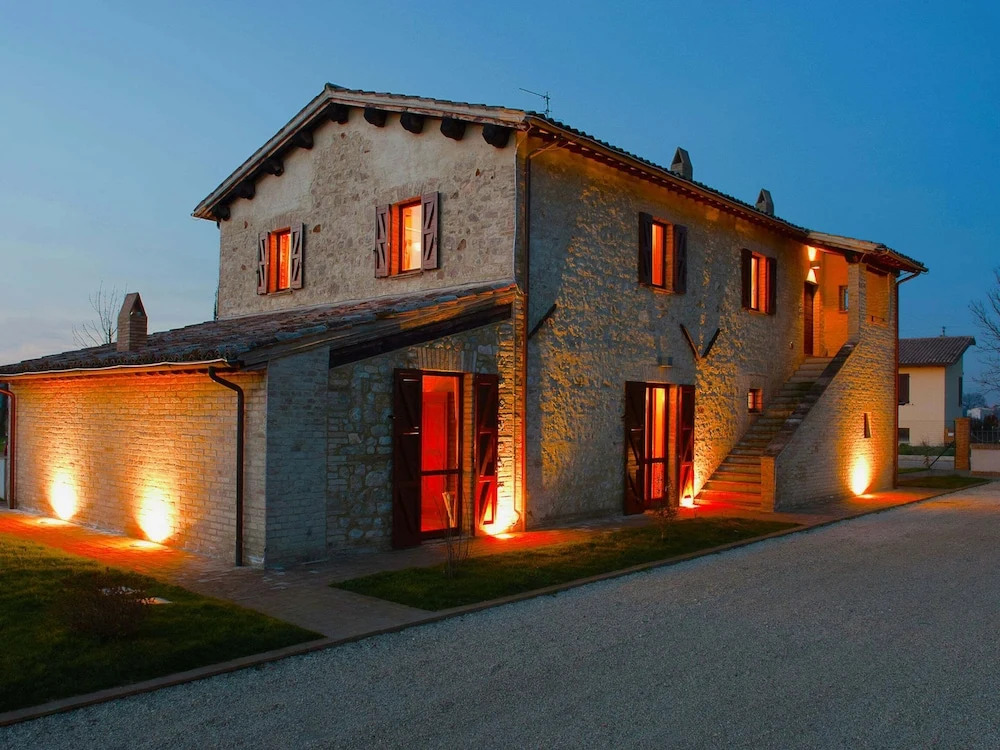 Modern holiday home in Foligno - Loc with pool