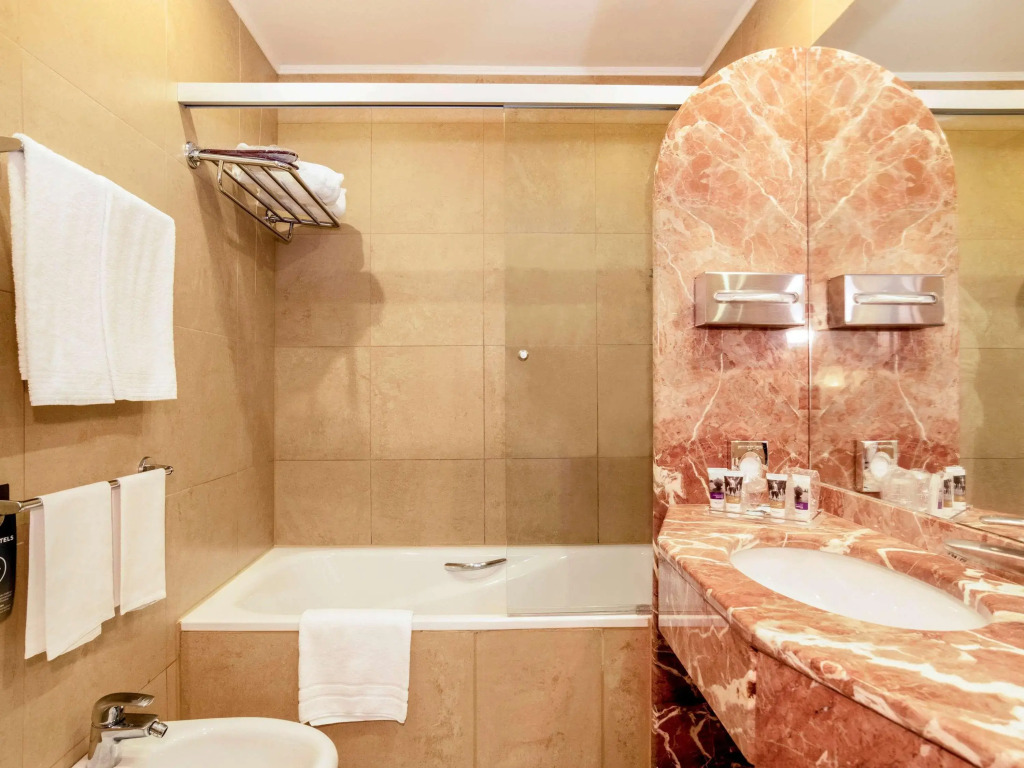 Mercure Roma West