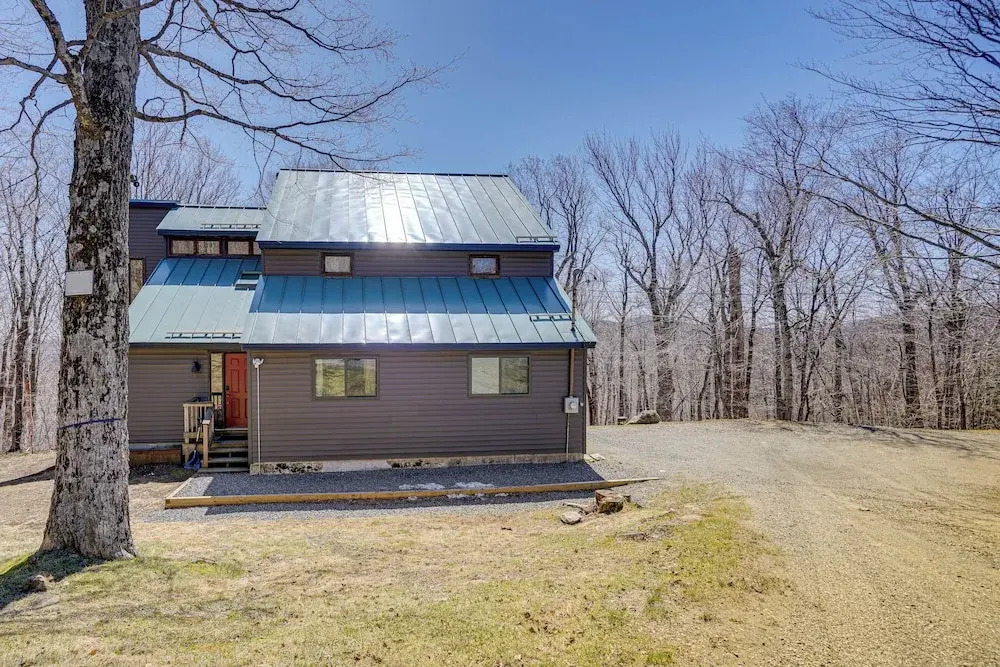 Deck & Game Room: Family Wilmington Retreat