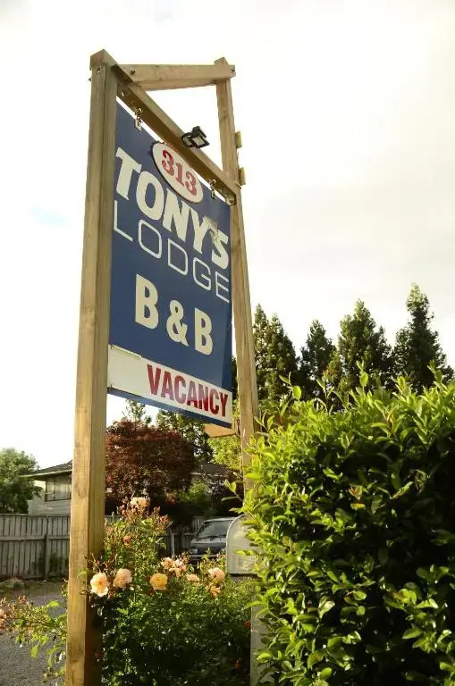 Tonys Lodge